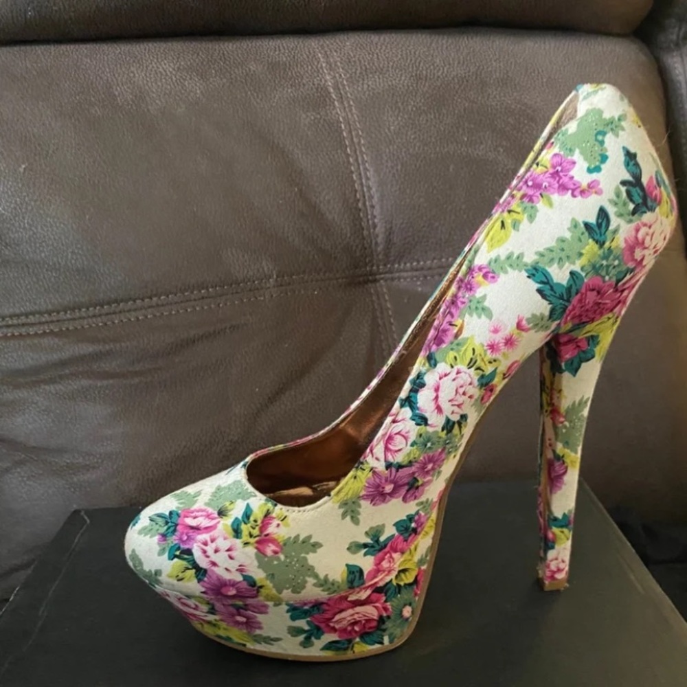 Flower Stiletto Heels. Stiletto Heels. Size 10 in women.